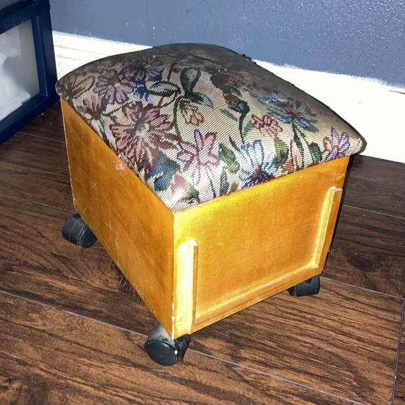 A two drawer foot rest,it rolls - Picture 3 of 3